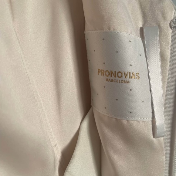 Wedding Dress - Pronovias - Picture 2 of 4